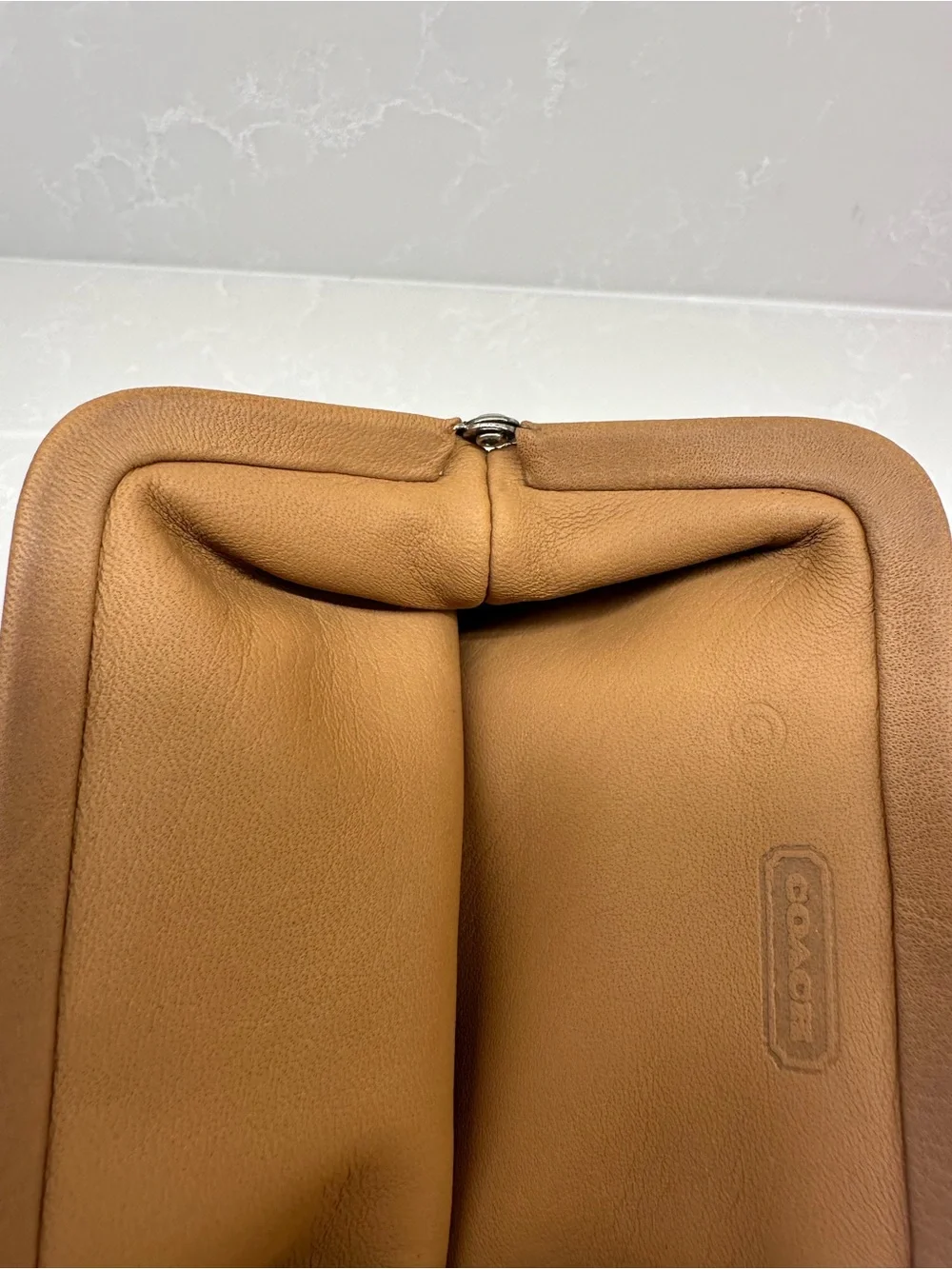 Vintage Coach Kisslock Coin Purse British Tan Leather Style 7155 Outlet Stamp